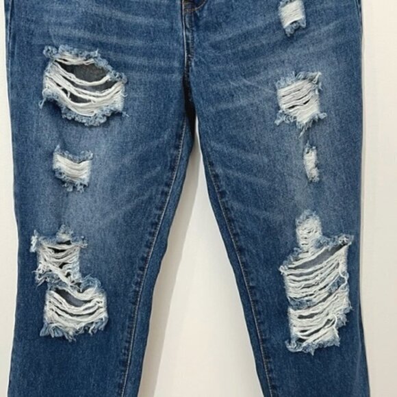 Almost Famous Juniors' Ripped High Rise Raw-Hem Skinny Boyfriend Jeans - Picture 4 of 6